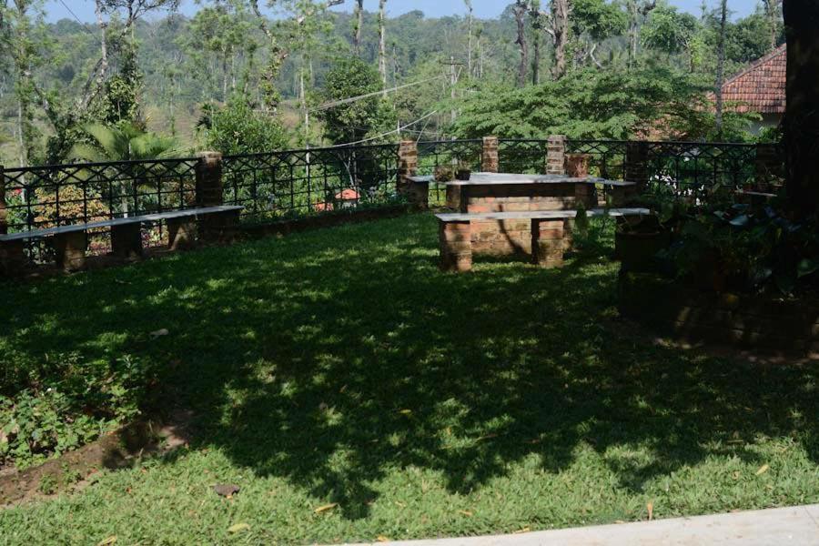 Emerald Castle Villa Madikeri Exterior photo